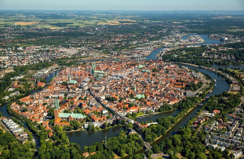 Luftaufnahme Lübeck - Altstadtbereich und Innenstadtzentrum in Lübeck im Bundesland Schleswig-Holstein