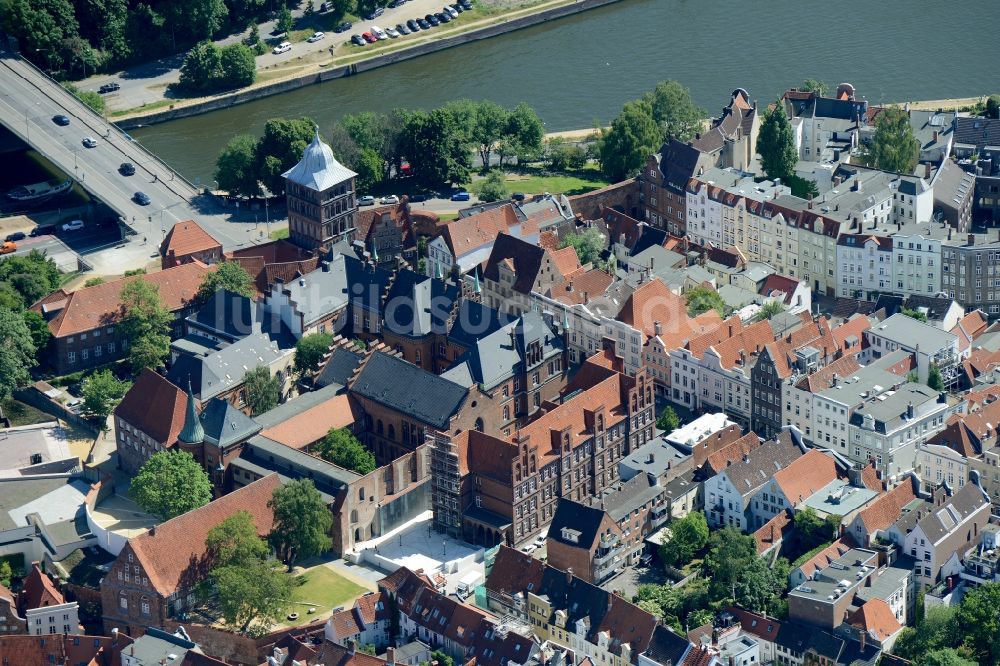 Lübeck aus der Vogelperspektive: Altstadtbereich und Innenstadtzentrum in Lübeck im Bundesland Schleswig-Holstein