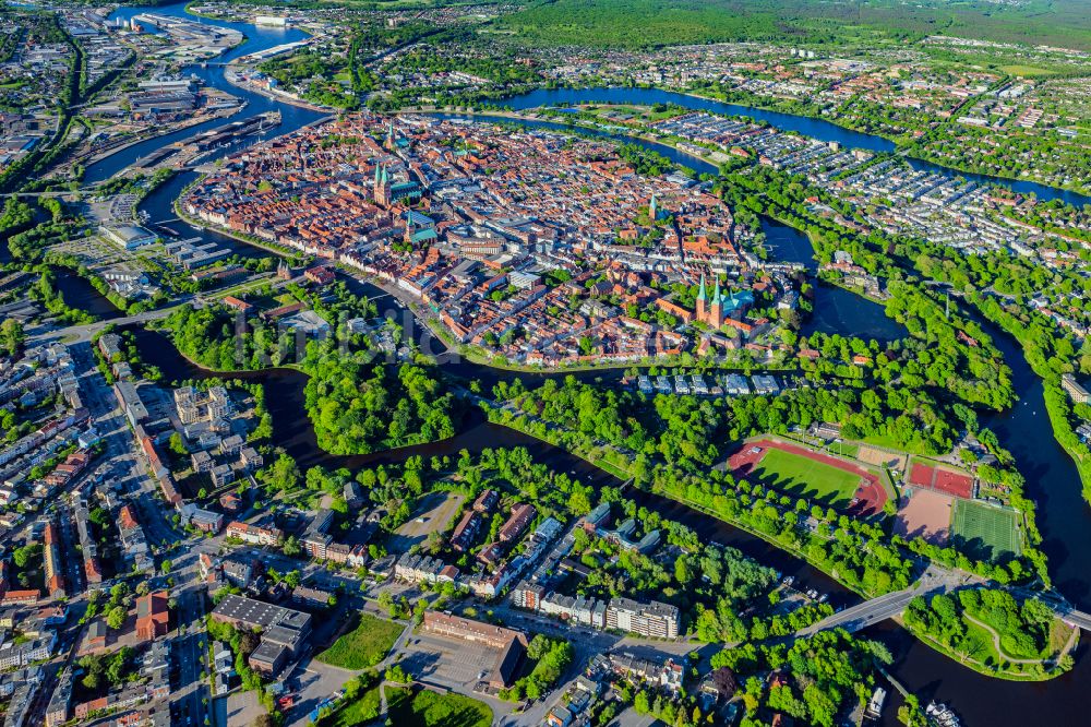 Lübeck von oben - Altstadtbereich und Innenstadtzentrum in Lübeck im Bundesland Schleswig-Holstein, Deutschland