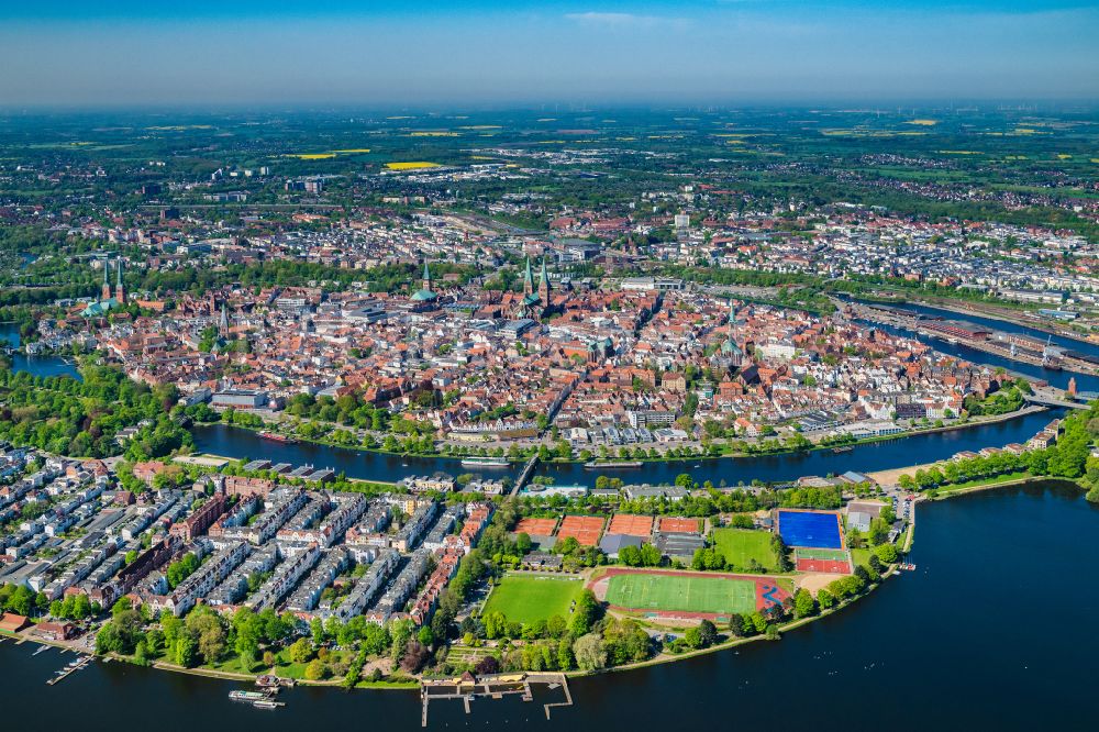 Lübeck von oben - Altstadtbereich und Innenstadtzentrum in Lübeck im Bundesland Schleswig-Holstein, Deutschland