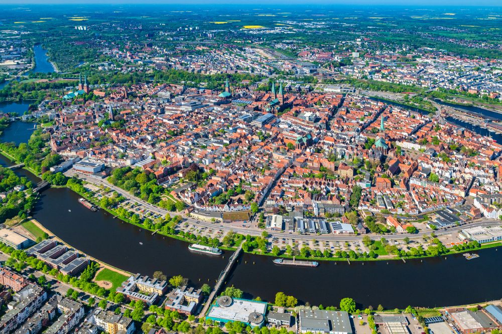 Luftaufnahme Lübeck - Altstadtbereich und Innenstadtzentrum in Lübeck im Bundesland Schleswig-Holstein, Deutschland