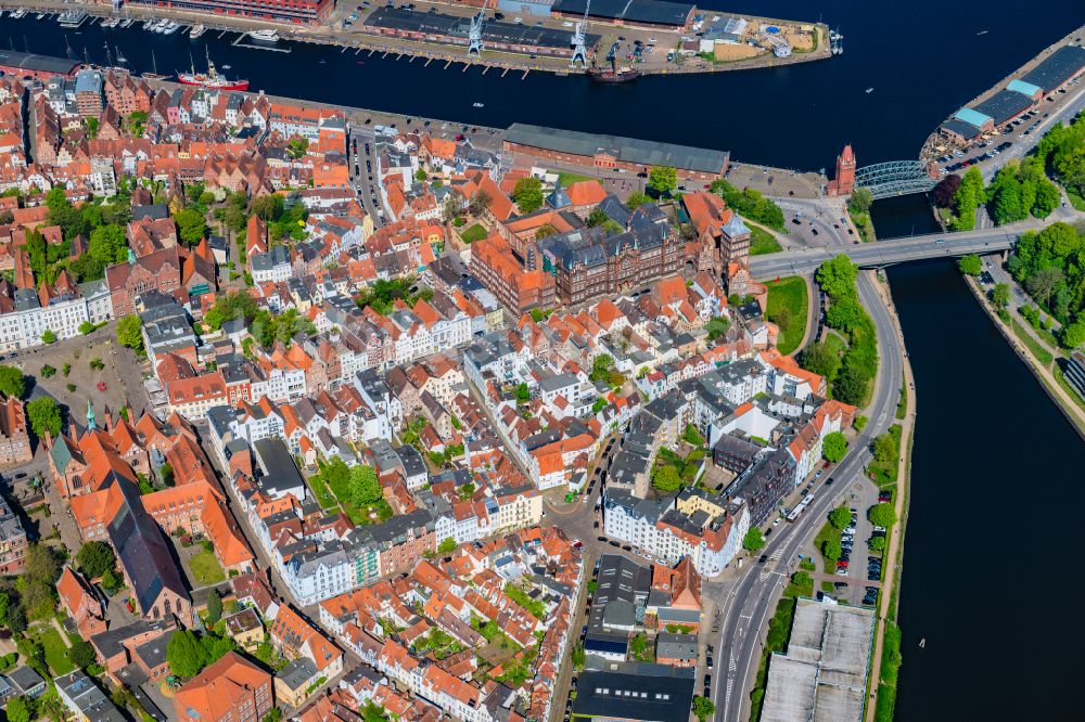 Lübeck von oben - Altstadtbereich und Innenstadtzentrum in Lübeck im Bundesland Schleswig-Holstein, Deutschland