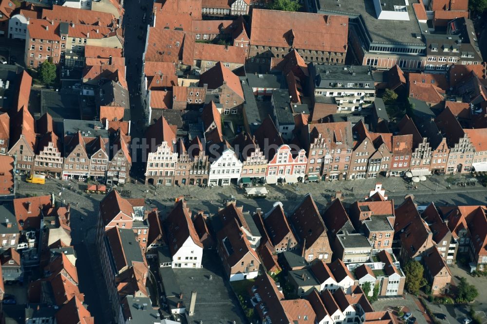 Lüneburg von oben - Altstadtbereich und Innenstadtzentrum in Lüneburg im Bundesland Niedersachsen