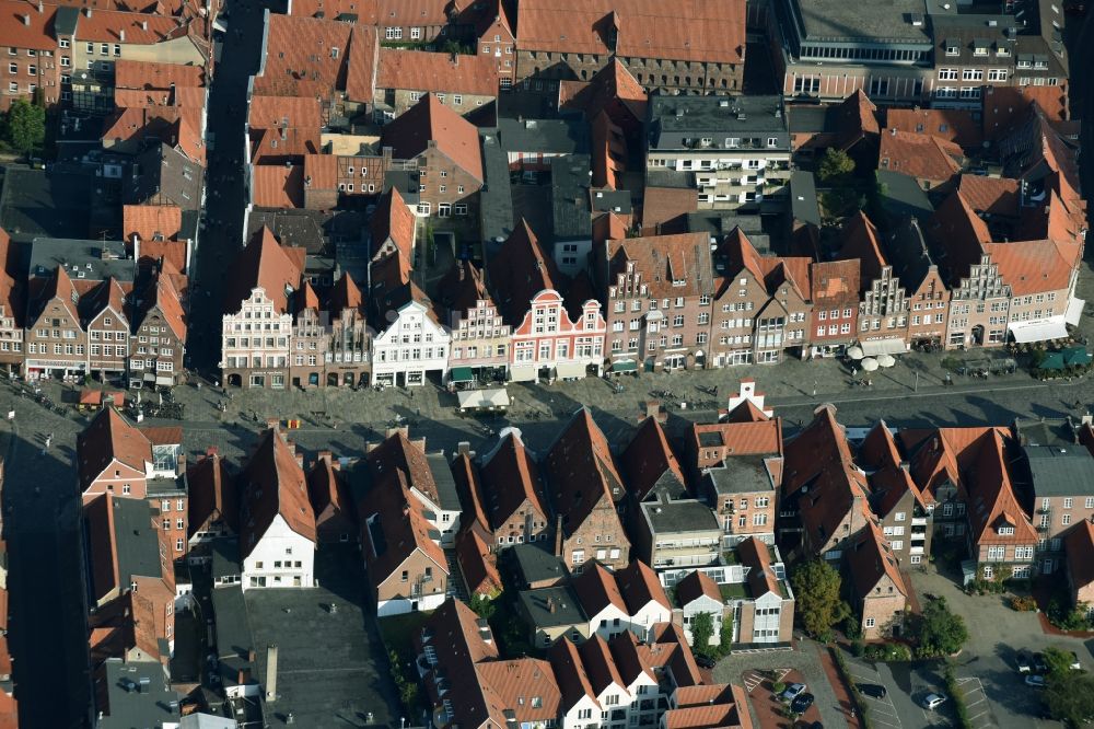 Lüneburg aus der Vogelperspektive: Altstadtbereich und Innenstadtzentrum in Lüneburg im Bundesland Niedersachsen