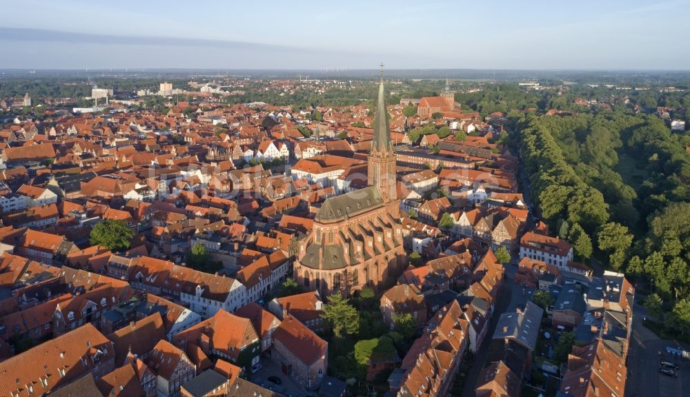 Luftaufnahme Lüneburg - Altstadtbereich und Innenstadtzentrum in Lüneburg im Bundesland Niedersachsen