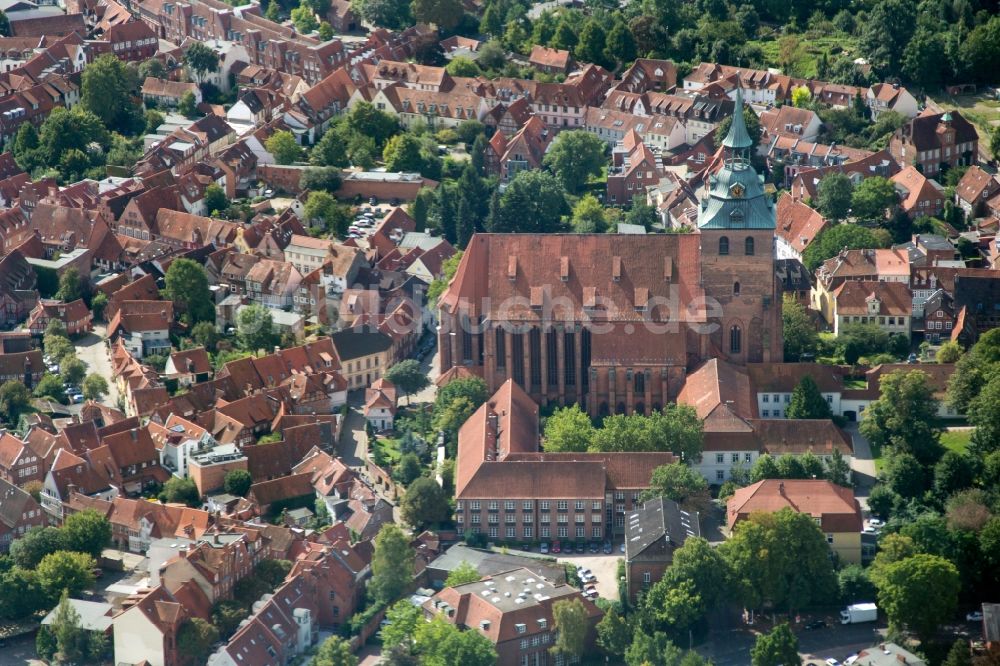 Luftaufnahme Lüneburg - Altstadtbereich und Innenstadtzentrum von Lüneburg im Bundesland Niedersachsen, Deutschland