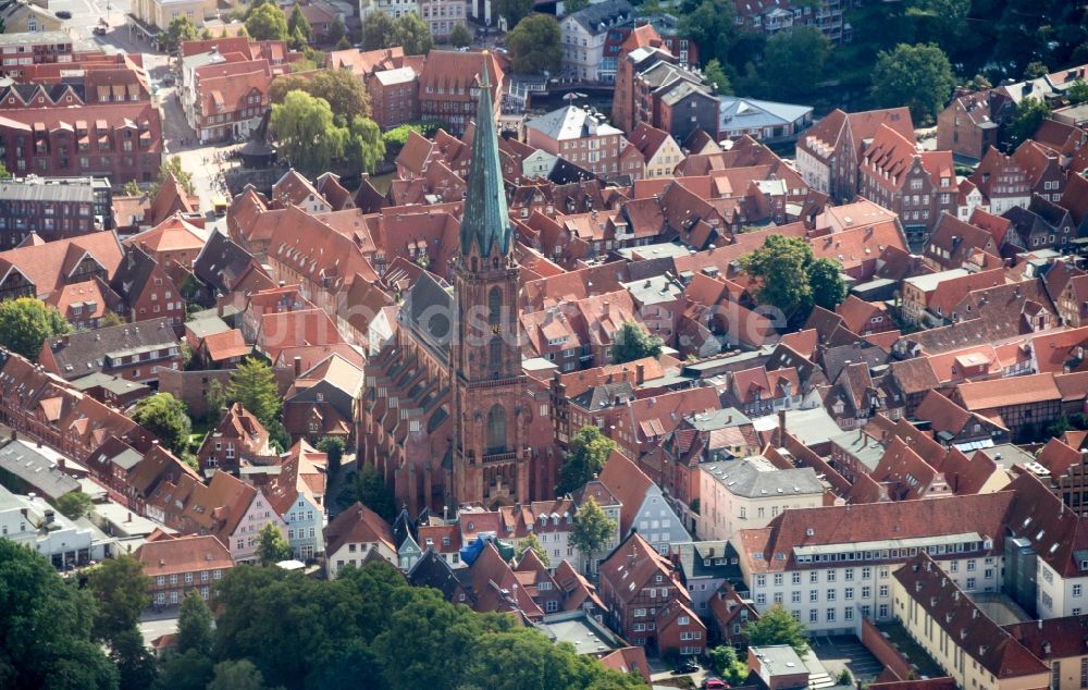 Lüneburg von oben - Altstadtbereich und Innenstadtzentrum von Lüneburg im Bundesland Niedersachsen, Deutschland