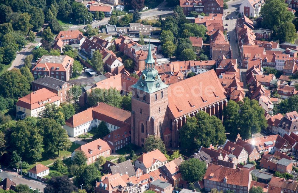 Luftaufnahme Lüneburg - Altstadtbereich und Innenstadtzentrum von Lüneburg im Bundesland Niedersachsen, Deutschland