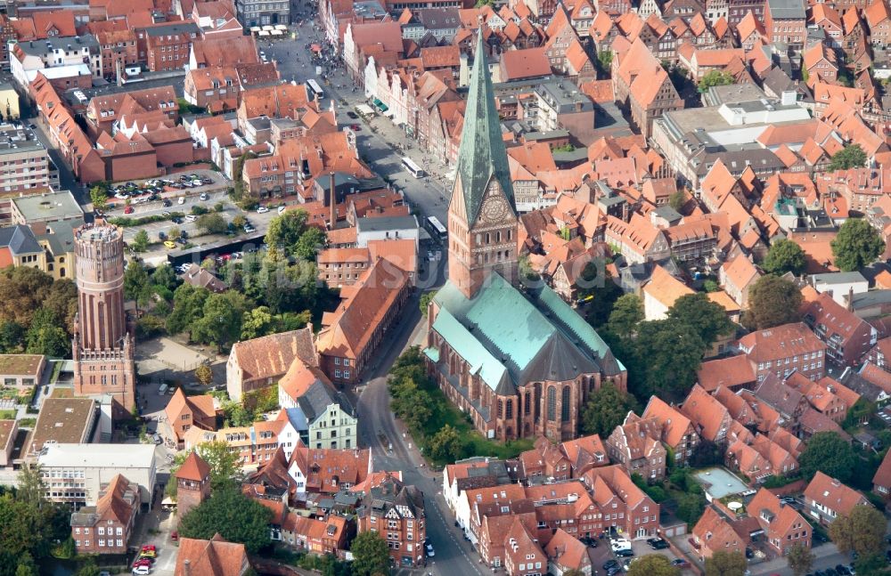 Luftaufnahme Lüneburg - Altstadtbereich und Innenstadtzentrum von Lüneburg im Bundesland Niedersachsen, Deutschland