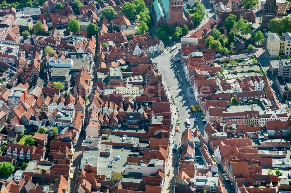 Luftaufnahme Lüneburg - Altstadtbereich und Innenstadtzentrum von Lüneburg im Bundesland Niedersachsen, Deutschland