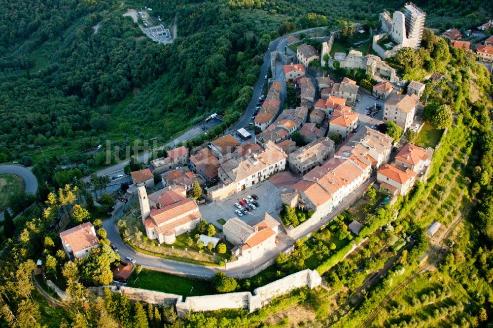 Luftbild Lucignano - Altstadtbereich und Innenstadtzentrum in Lucignano in Toscana, Italien