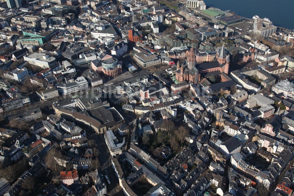 Luftaufnahme Mainz - Altstadtbereich und Innenstadtzentrum in Mainz im Bundesland Rheinland-Pfalz, Deutschland