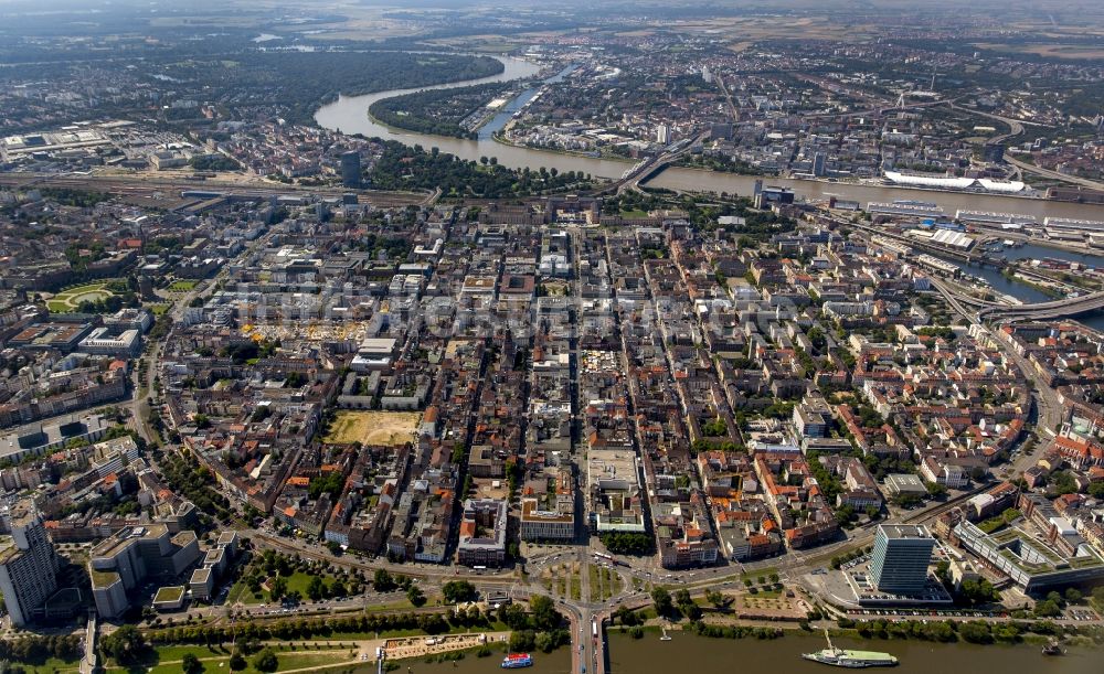 Mannheim aus der Vogelperspektive: Altstadtbereich und Innenstadtzentrum in Mannheim im Bundesland Baden-Württemberg