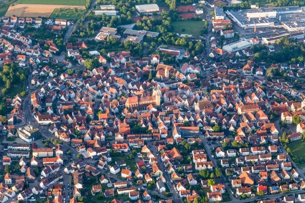 Markgröningen von oben - Altstadtbereich und Innenstadtzentrum in Markgröningen im Bundesland Baden-Württemberg, Deutschland