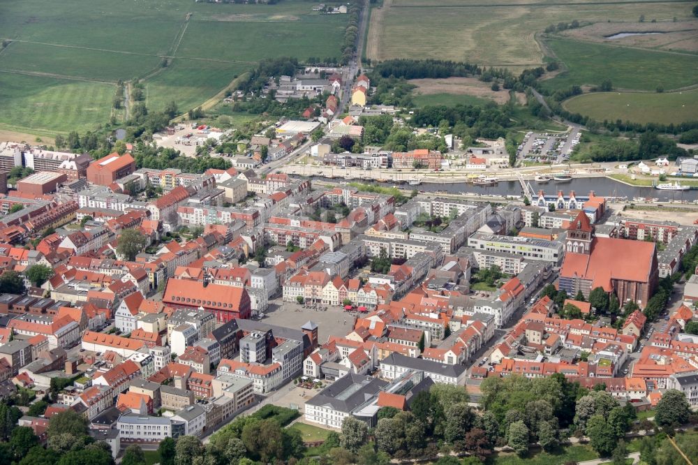 Greifswald von oben - Altstadtbereich und Innenstadtzentrum und Markt in Greifswald im Bundesland Mecklenburg-Vorpommern, Deutschland