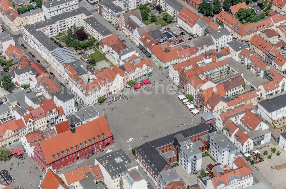 Greifswald von oben - Altstadtbereich und Innenstadtzentrum mit Marktplatz in Greifswald im Bundesland Mecklenburg-Vorpommern, Deutschland