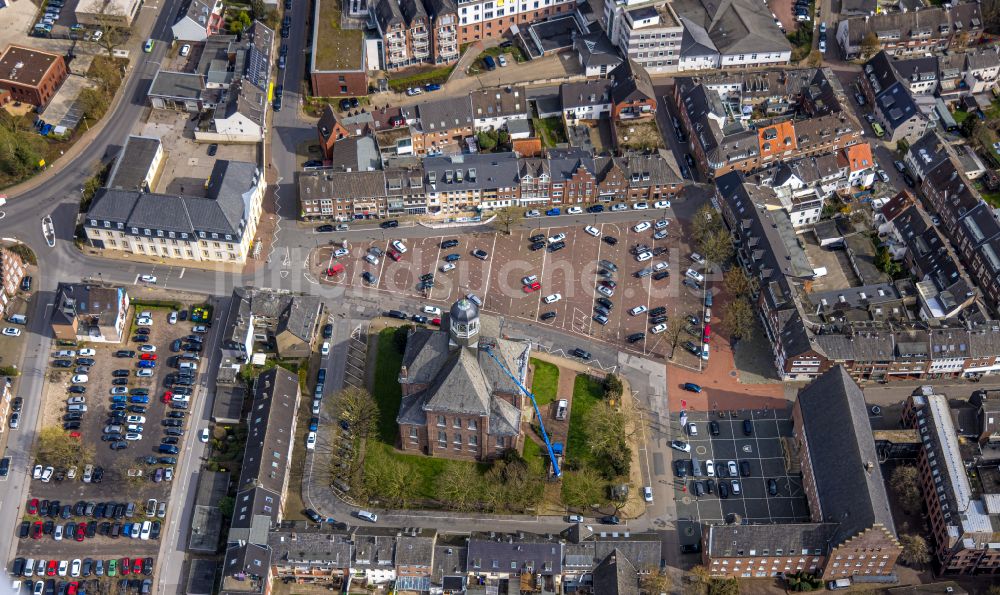 Emmerich am Rhein aus der Vogelperspektive: Altstadtbereich und Innenstadtzentrum am Martinkirchgang - Geistmarkt in Emmerich am Rhein im Bundesland Nordrhein-Westfalen, Deutschland