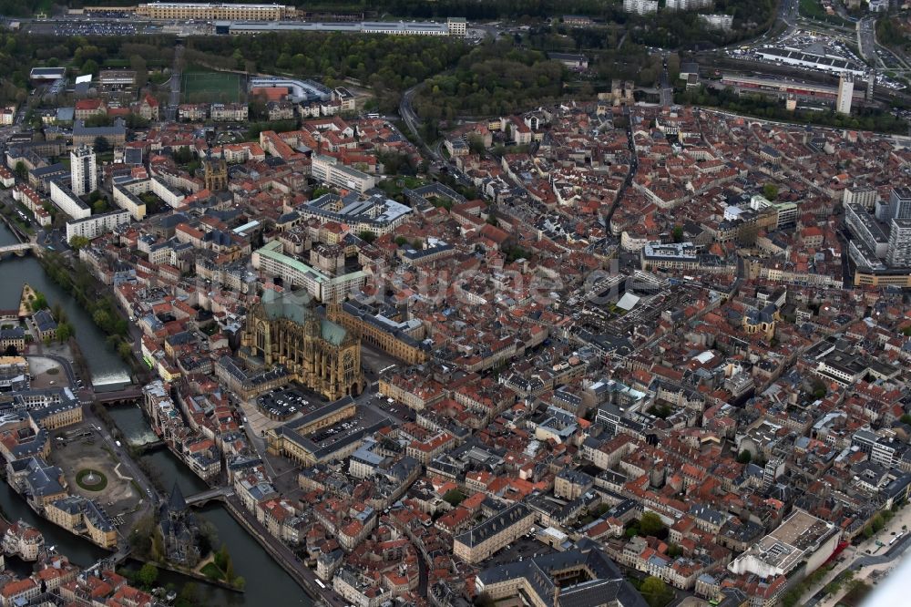 Luftaufnahme Metz - Altstadtbereich und Innenstadtzentrum in Metz in Alsace-Champagne-Ardenne-Lorraine, Frankreich