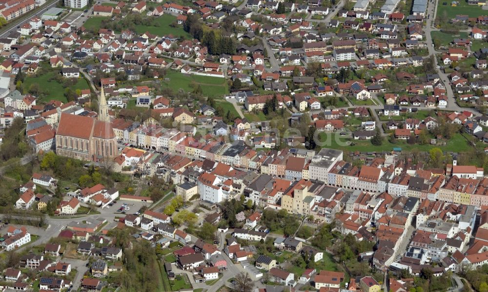 Luftaufnahme Mühldorf am Inn - Altstadtbereich und Innenstadtzentrum in Mühldorf am Inn im Bundesland Bayern, Deutschland