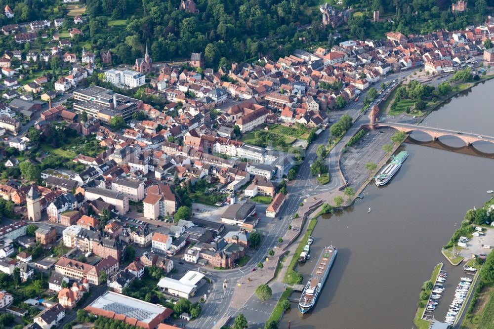 Luftaufnahme Miltenberg - Altstadtbereich und Innenstadtzentrum in Miltenberg im Bundesland Bayern, Deutschland