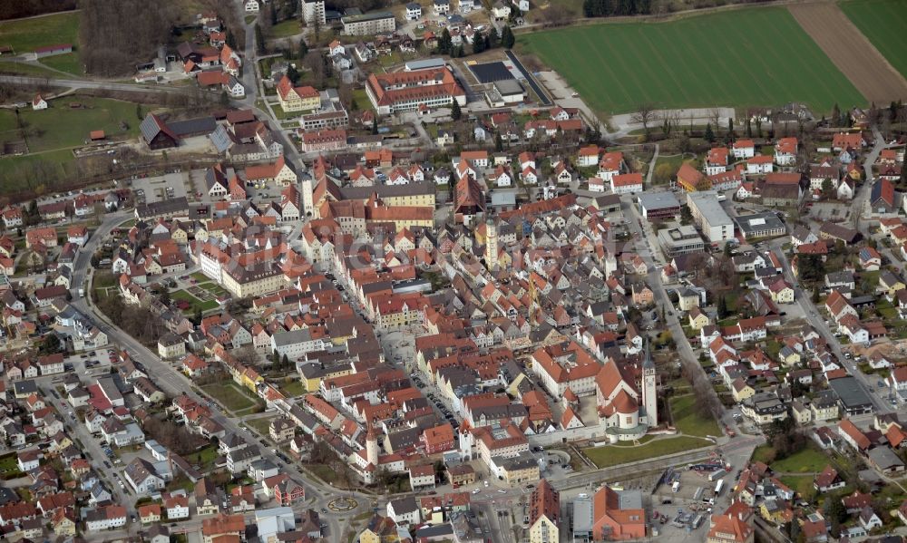 Mindelheim aus der Vogelperspektive: Altstadtbereich und Innenstadtzentrum in Mindelheim im Bundesland Bayern, Deutschland