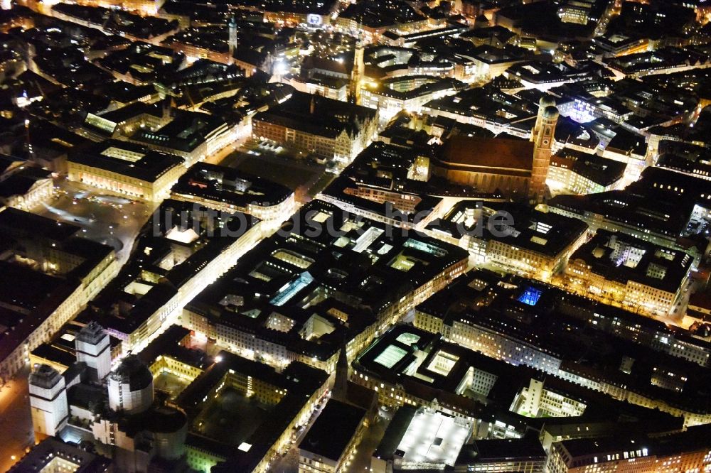 München aus der Vogelperspektive: Altstadtbereich und Innenstadtzentrum in München im Bundesland Bayern