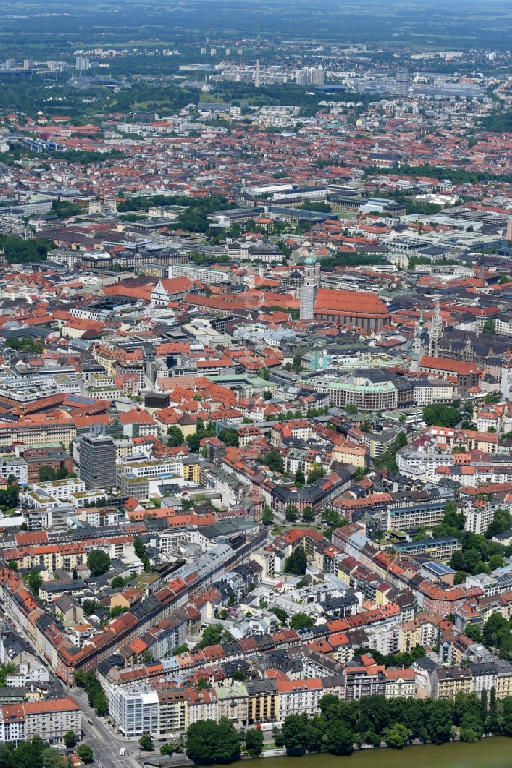 München aus der Vogelperspektive: Altstadtbereich und Innenstadtzentrum in München im Bundesland Bayern, Deutschland