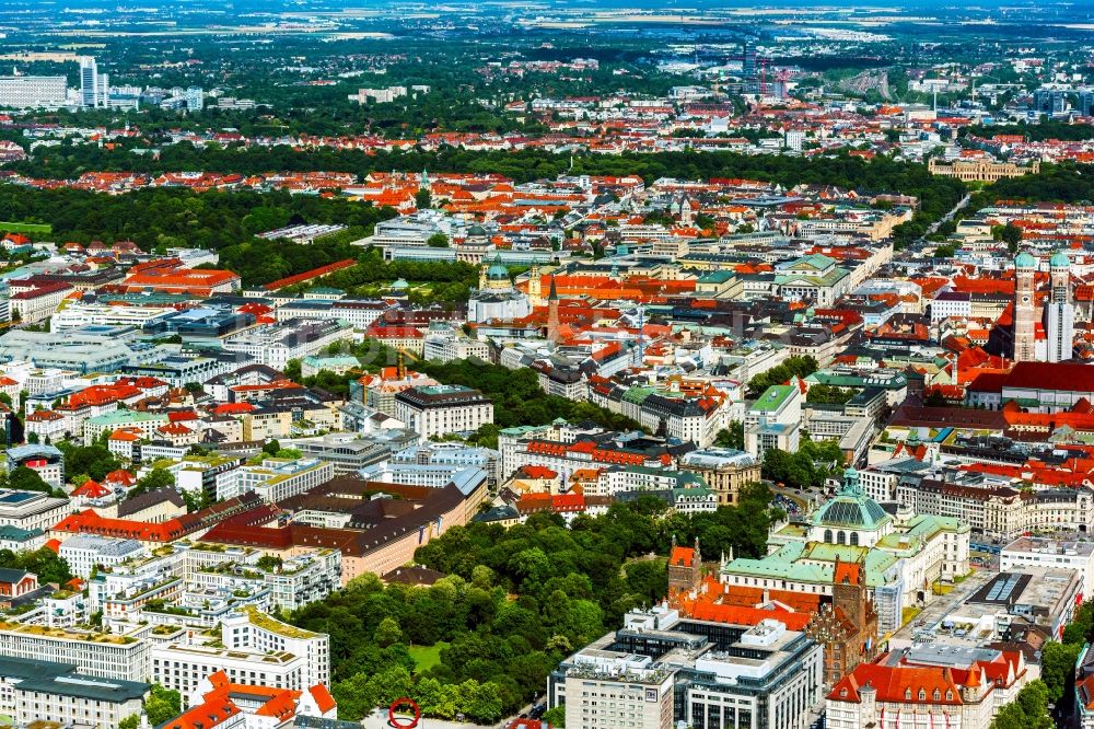 Luftaufnahme München - Altstadtbereich und Innenstadtzentrum in München im Bundesland Bayern, Deutschland