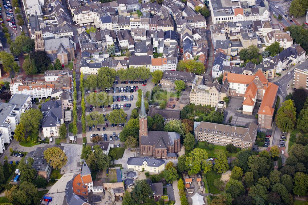 Luftaufnahme Moers - Altstadtbereich und Innenstadtzentrum in Moers im Bundesland Nordrhein-Westfalen, Deutschland