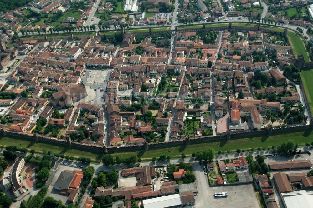 Luftaufnahme Montagnana - Altstadtbereich und Innenstadtzentrum in Montagnana in Venetien, Italien