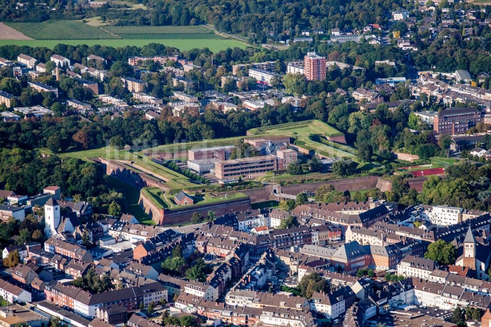 Luftbild Jülich - Altstadtbereich und Innenstadtzentrum mit Museum Zitadelle in Jülich im Bundesland Nordrhein-Westfalen, Deutschland