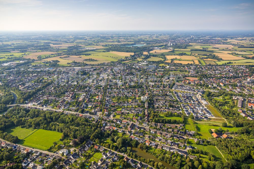 Neubeckum von oben - Altstadtbereich und Innenstadtzentrum in Neubeckum im Bundesland Nordrhein-Westfalen, Deutschland