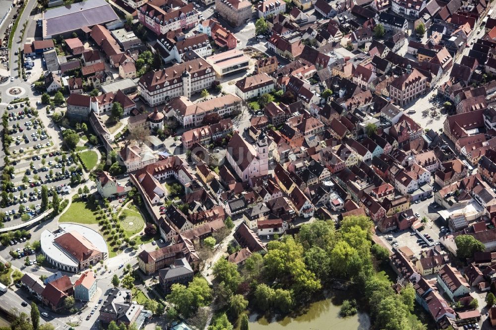 Neustadt an der Aisch von oben - Altstadtbereich und Innenstadtzentrum in Neustadt an der Aisch im Bundesland Bayern, Deutschland