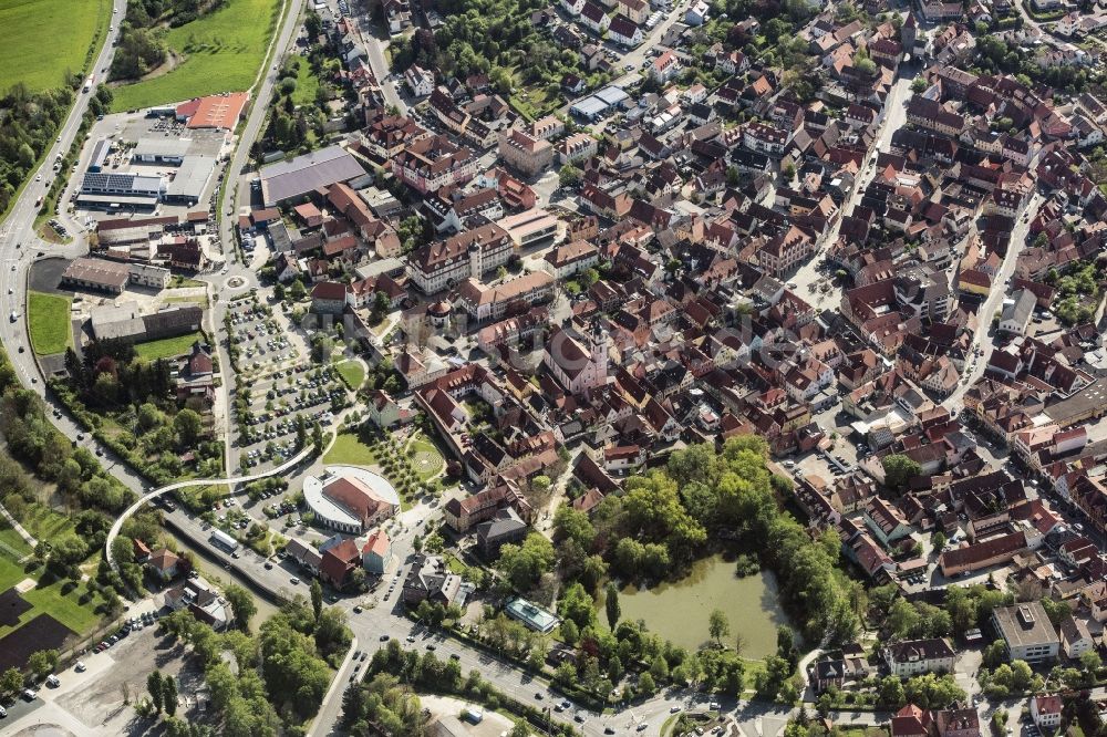 Neustadt an der Aisch aus der Vogelperspektive: Altstadtbereich und Innenstadtzentrum in Neustadt an der Aisch im Bundesland Bayern, Deutschland