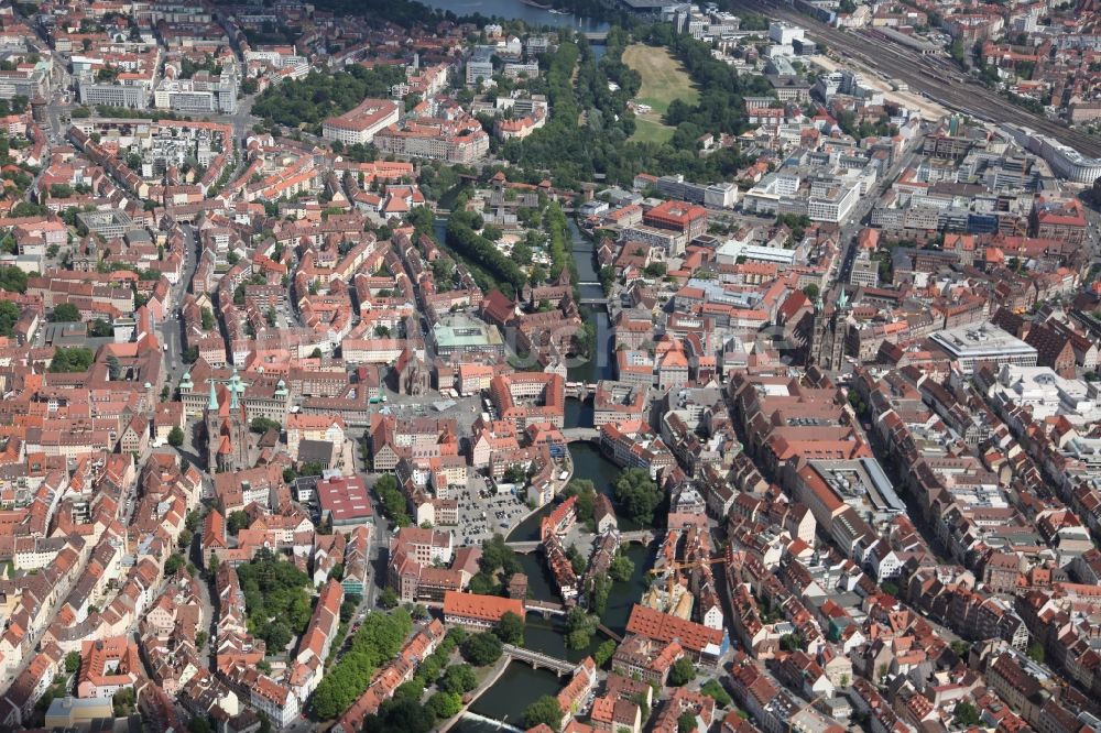 Nürnberg von oben - Altstadtbereich und Innenstadtzentrum in Nürnberg im Bundesland Bayern