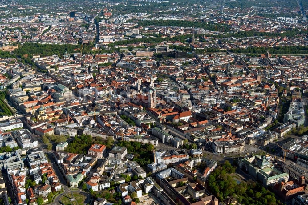 München aus der Vogelperspektive: Altstadtbereich und Innenstadtzentrum im Ortsteil Altstadt in München im Bundesland Bayern, Deutschland