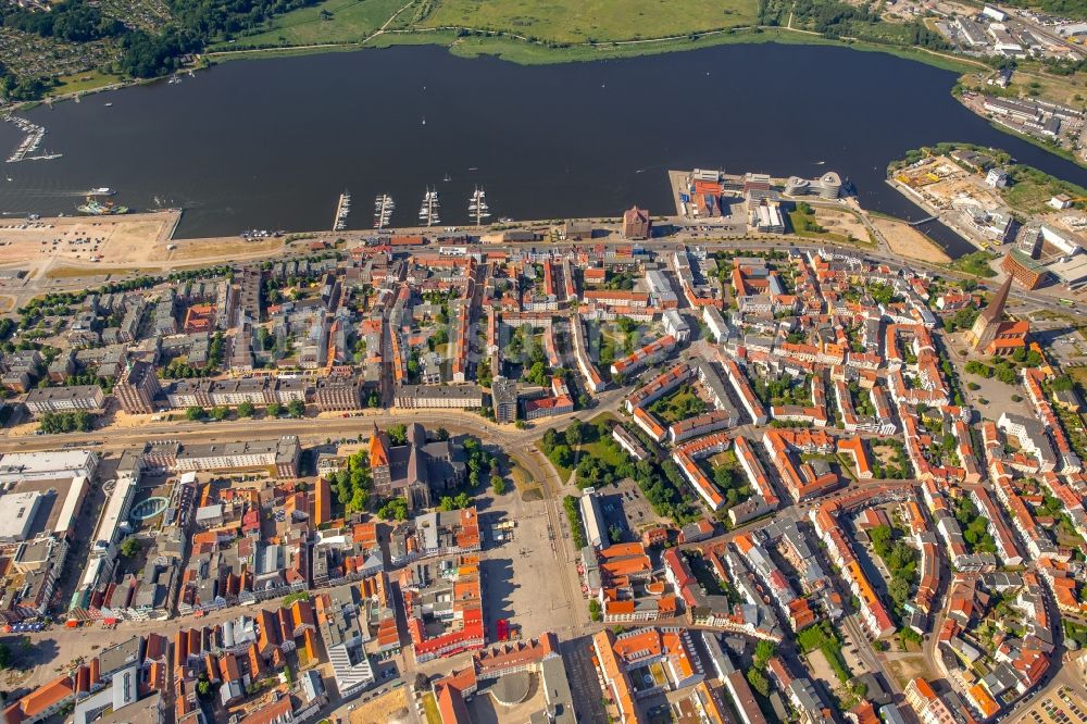 Luftbild Rostock - Altstadtbereich und Innenstadtzentrum im Ortsteil Mitte in Rostock im Bundesland Mecklenburg-Vorpommern