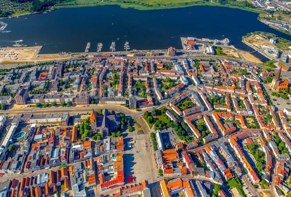 Luftaufnahme Rostock - Altstadtbereich und Innenstadtzentrum im Ortsteil Mitte in Rostock im Bundesland Mecklenburg-Vorpommern