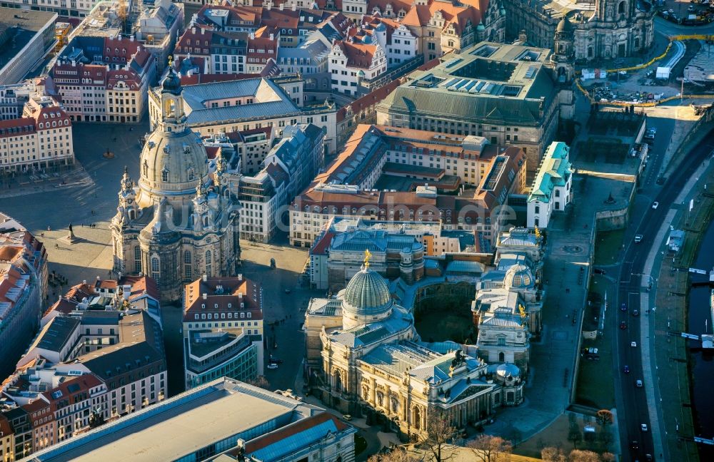 Dresden aus der Vogelperspektive: Altstadtbereich und Innenstadtzentrum im Ortsteil Zentrum in Dresden im Bundesland Sachsen, Deutschland