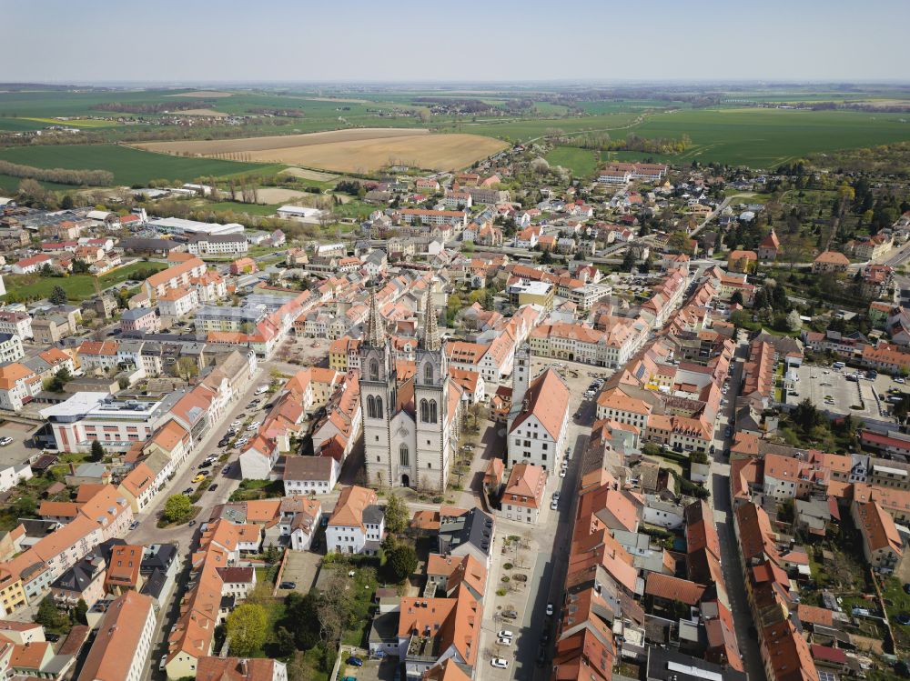 Oschatz von oben - Altstadtbereich und Innenstadtzentrum in Oschatz im Bundesland Sachsen, Deutschland