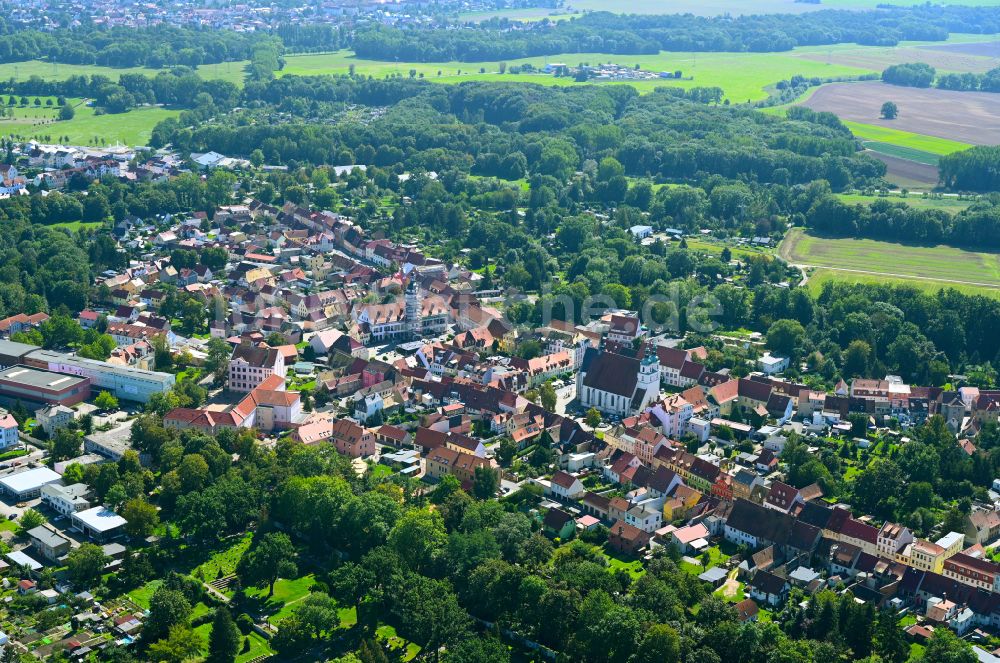 Pegau aus der Vogelperspektive: Altstadtbereich und Innenstadtzentrum in Pegau im Bundesland Sachsen, Deutschland