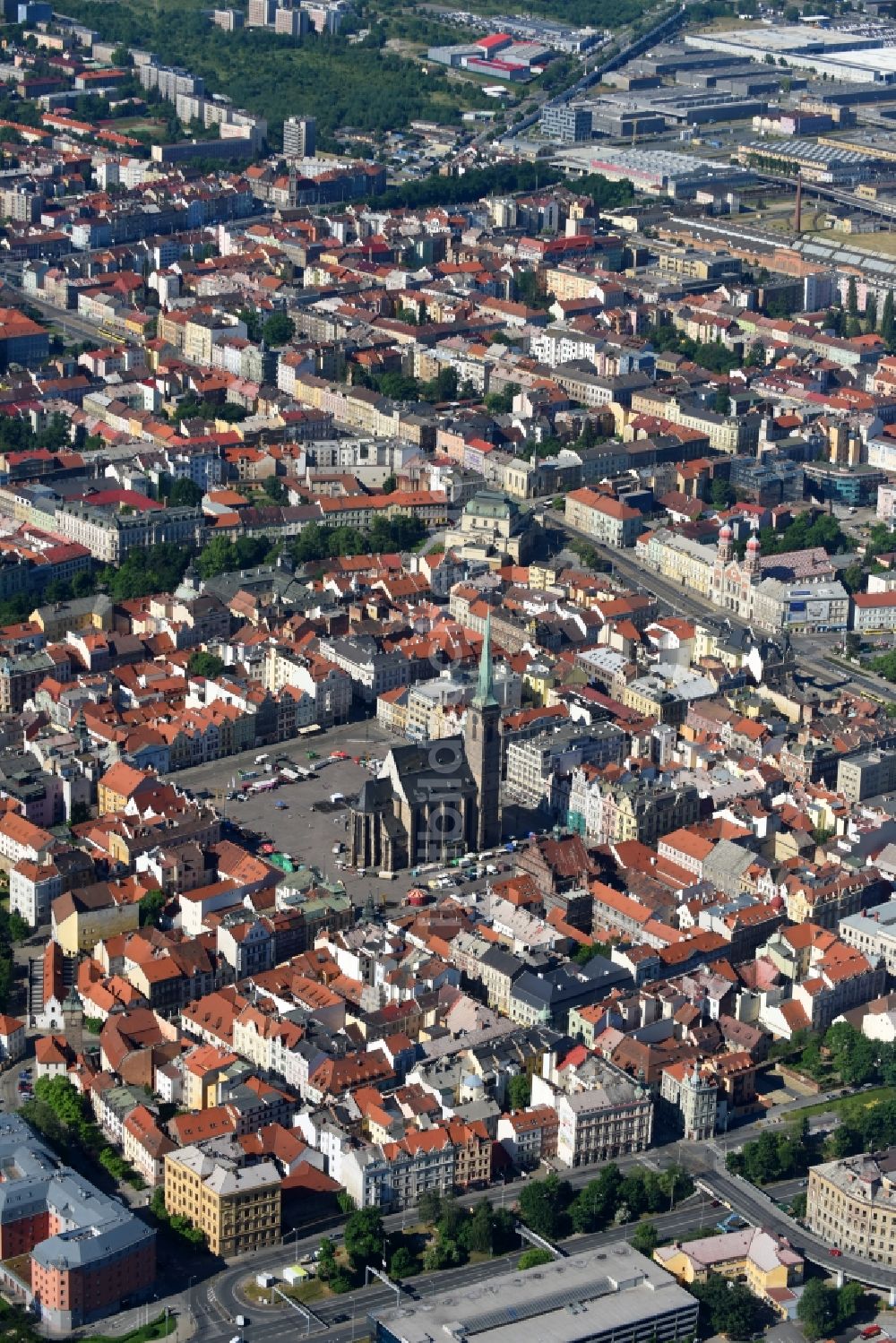 Pilsen von oben - Altstadtbereich und Innenstadtzentrum in Pilsen in Böhmen, Tschechien