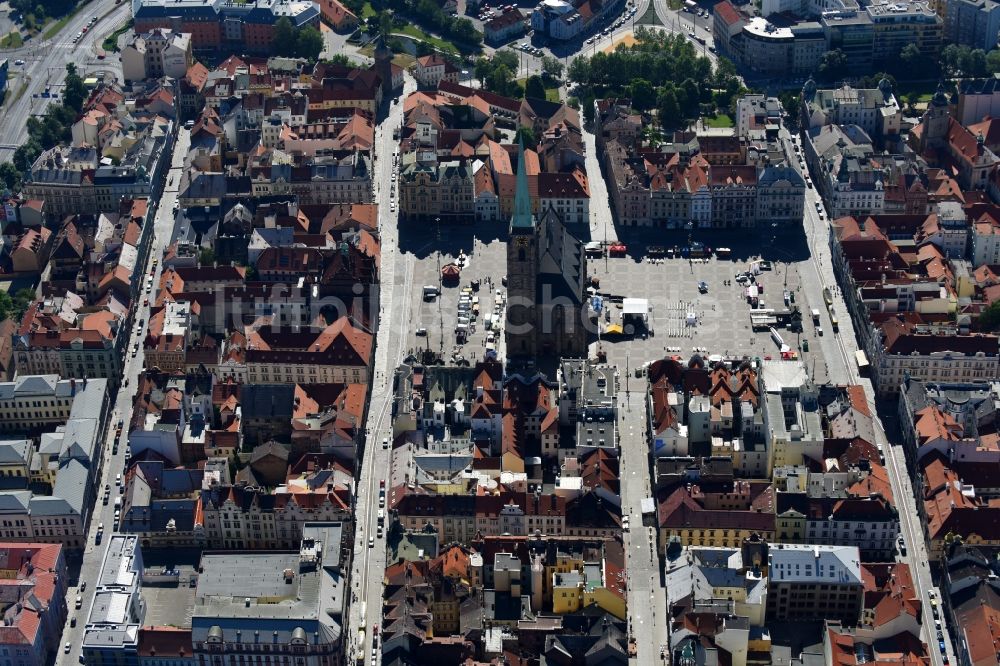 Luftaufnahme Pilsen - Altstadtbereich und Innenstadtzentrum in Pilsen in Böhmen, Tschechien