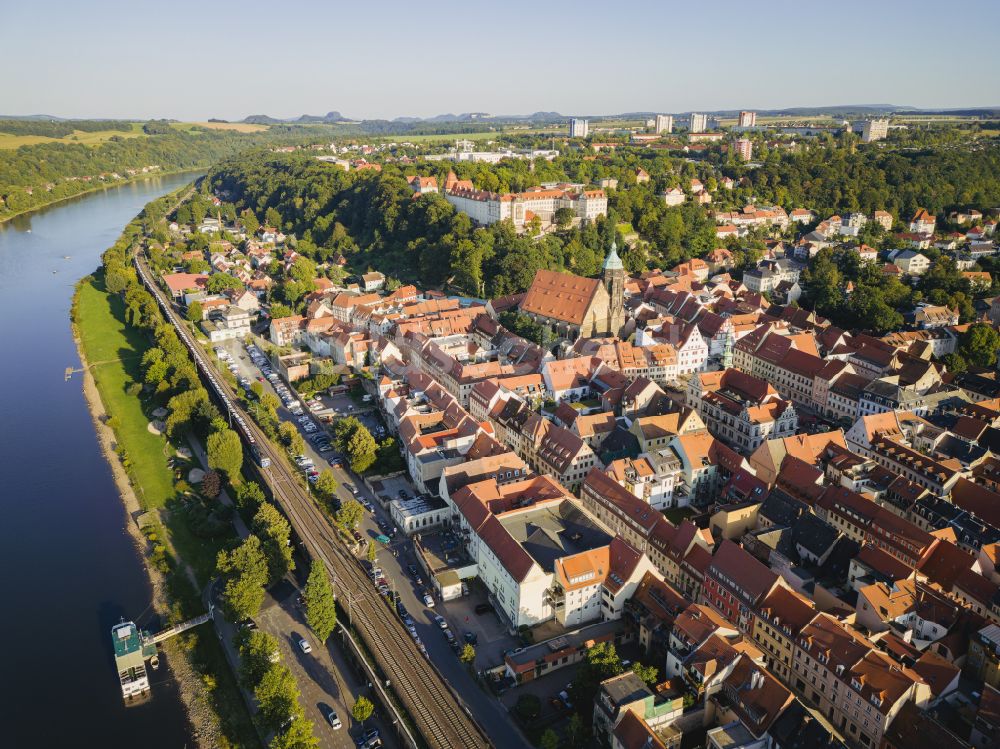 Pirna von oben - Altstadtbereich und Innenstadtzentrum in Pirna im Bundesland Sachsen, Deutschland