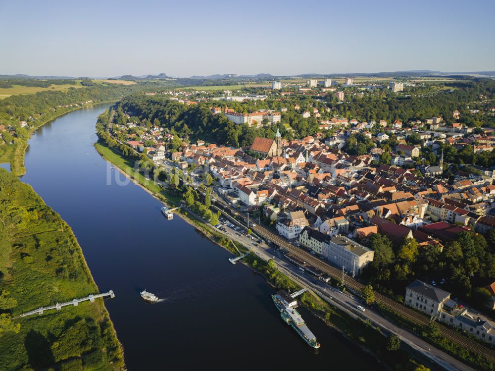 Pirna aus der Vogelperspektive: Altstadtbereich und Innenstadtzentrum in Pirna im Bundesland Sachsen, Deutschland