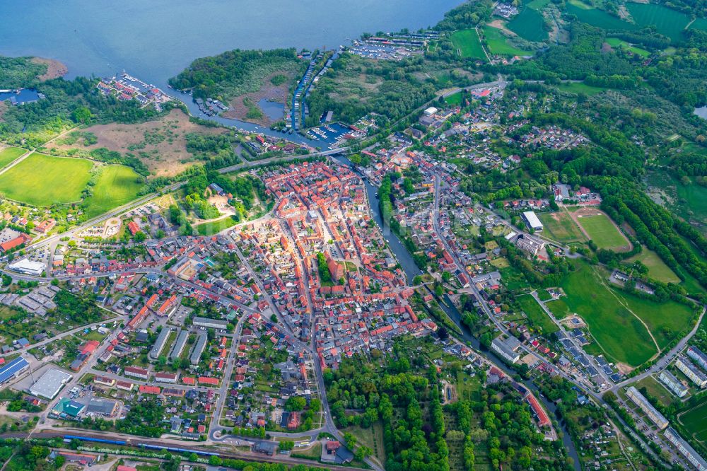 Luftaufnahme Plau am See - Altstadtbereich und Innenstadtzentrum in Plau am See im Bundesland Mecklenburg-Vorpommern