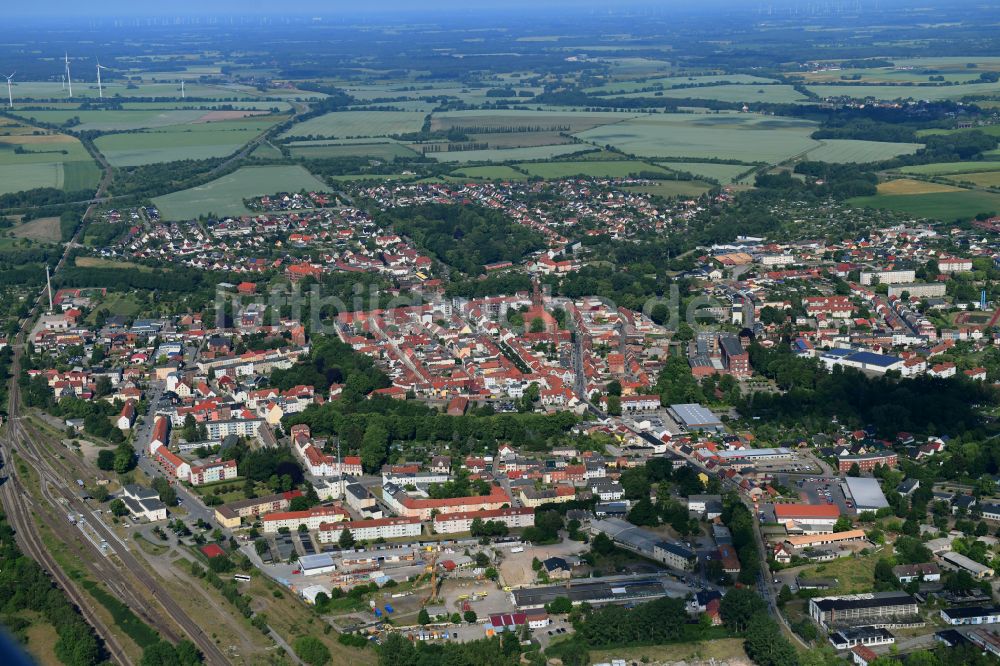 Pritzwalk von oben - Altstadtbereich und Innenstadtzentrum in Pritzwalk im Bundesland Brandenburg, Deutschland