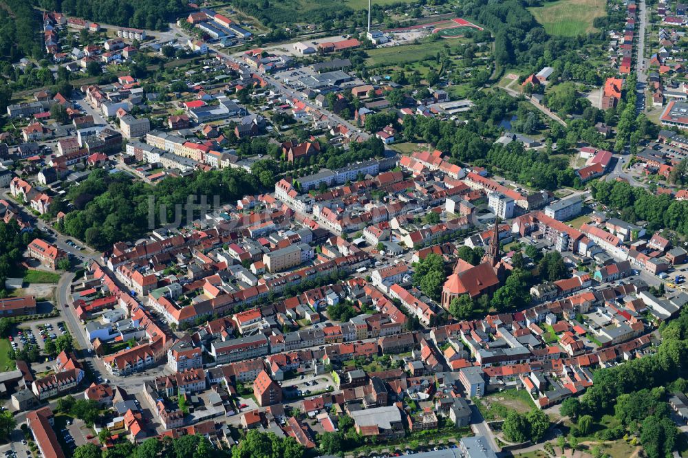 Pritzwalk von oben - Altstadtbereich und Innenstadtzentrum in Pritzwalk im Bundesland Brandenburg, Deutschland