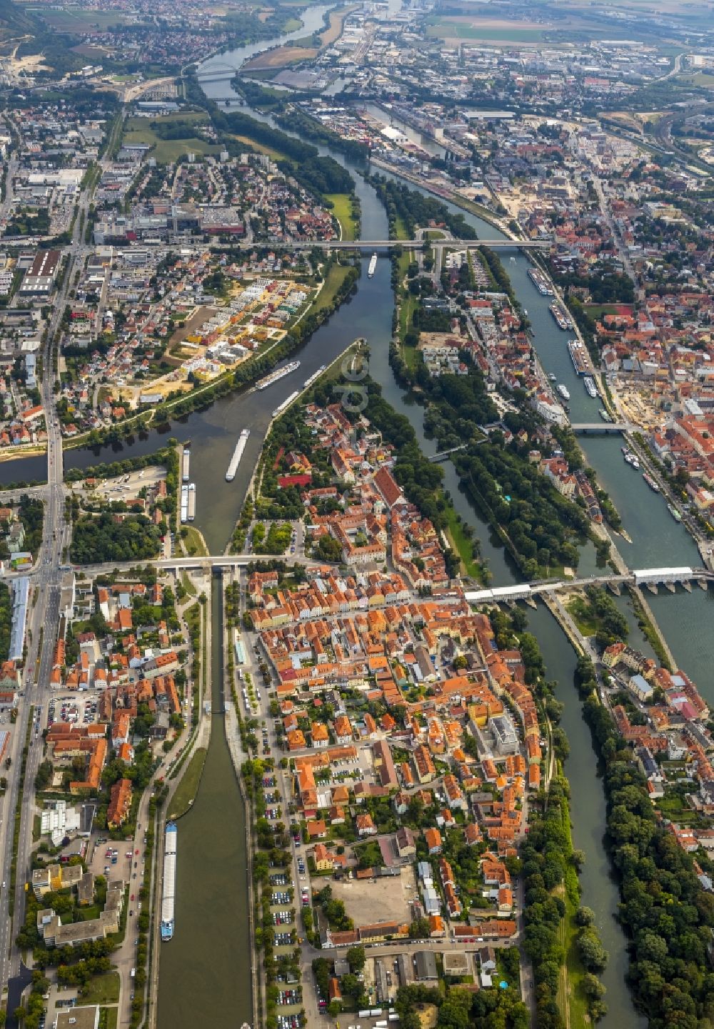 Luftaufnahme Regensburg - Altstadtbereich und Innenstadtzentrum in Regensburg im Bundesland Bayern