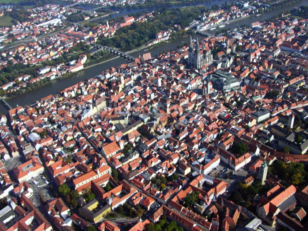 Luftaufnahme Regensburg - Altstadtbereich und Innenstadtzentrum in Regensburg im Bundesland Bayern, Deutschland